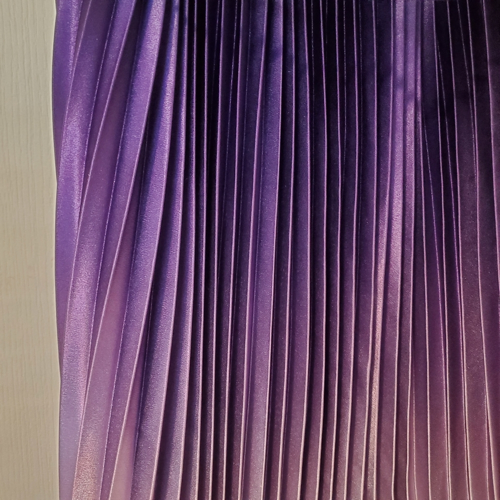 Tommy Hilfiger- Purple to Silver Ombre Pleated Maxi Dress (size 36) - Picture 10 of 17